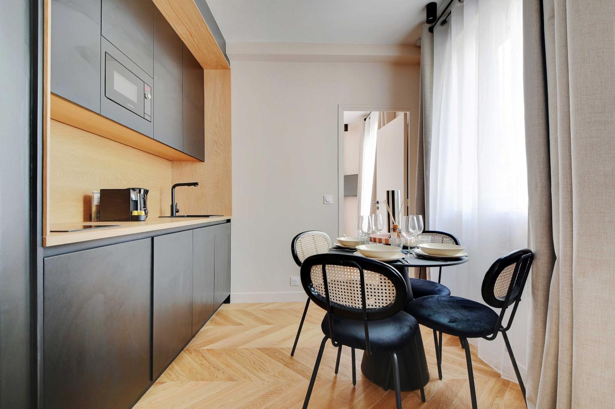 Appartamento Parisian With Air Conditioning Eiffel Tower