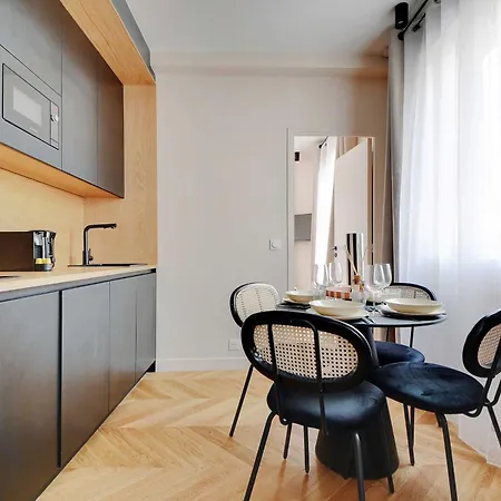 Appartamento Parisian With Air Conditioning Eiffel Tower